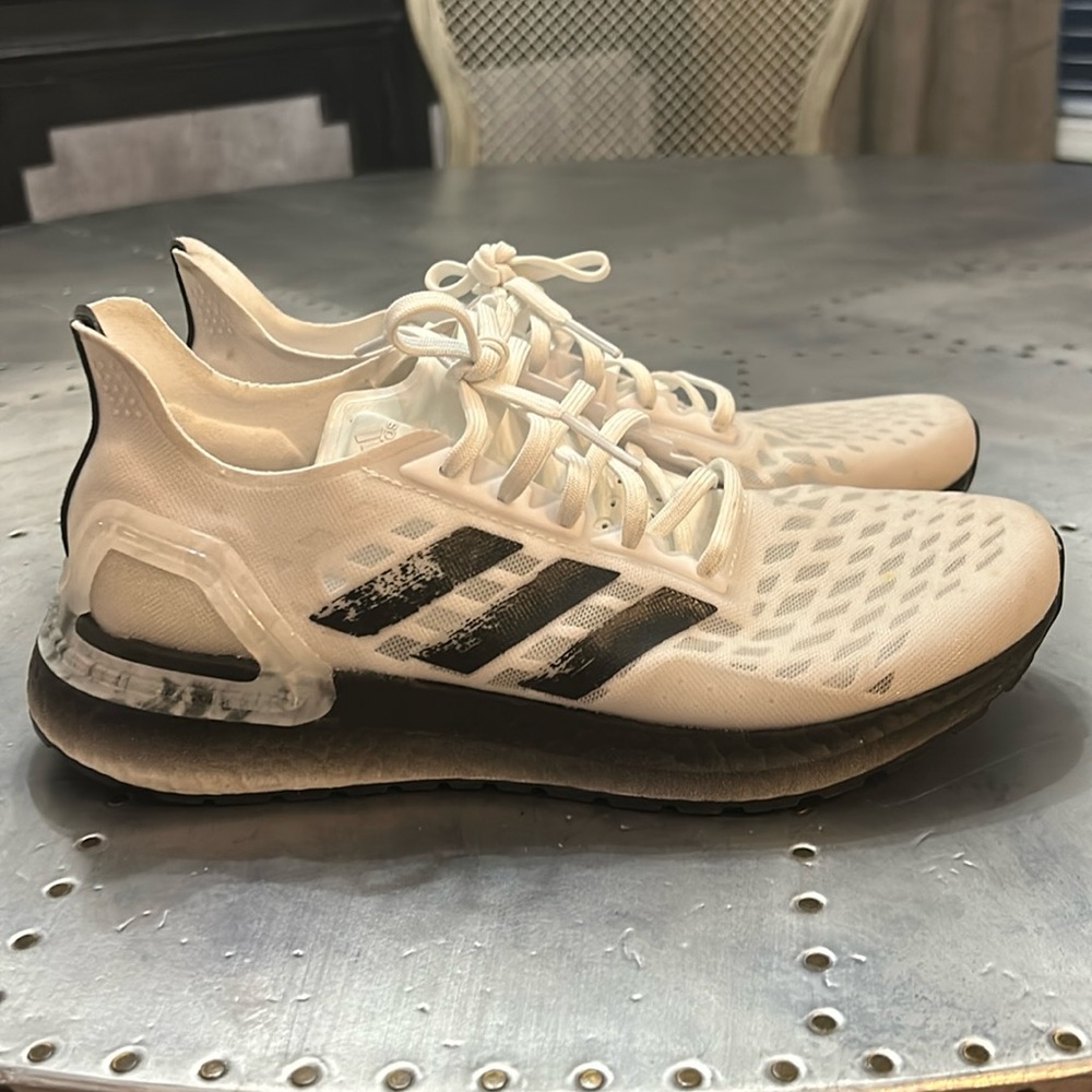 Adidas ultraboost Women’s 8 1/2 sneaker. Gently used